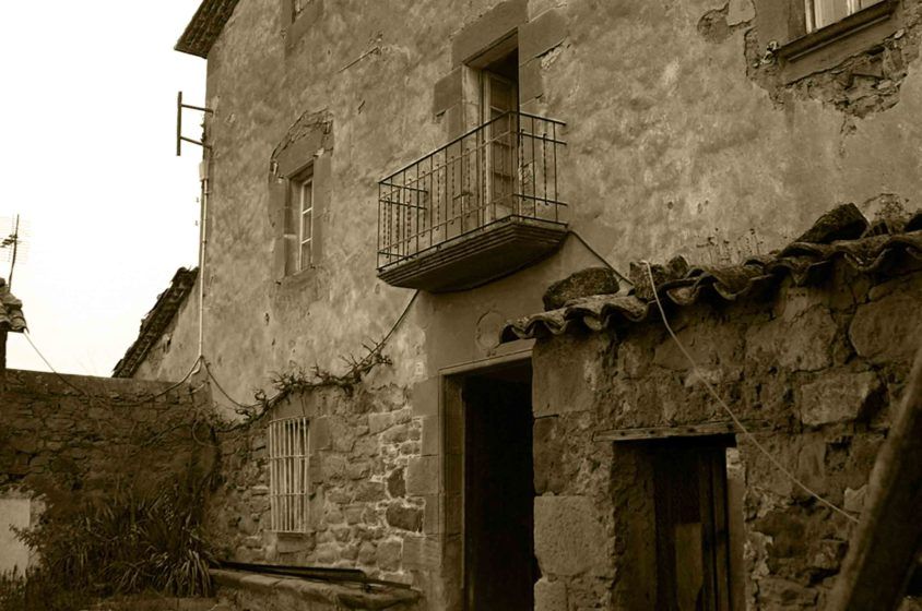 Fachada historica de Casa Rural la Torra de Ribelles antes de la reforma